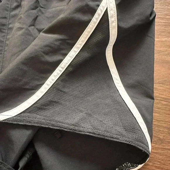 Under Armour Women’s Loose Running Shorts. Sz M. Attached Undergarment. Black - Picture 3 of 7